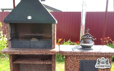 Барбекю-комплекс из полудрагоценного камня